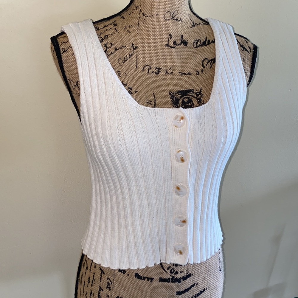 CHECK @thedustycarrot 🆕Hem & Thread Knitted Crop - Picture 2 of 8